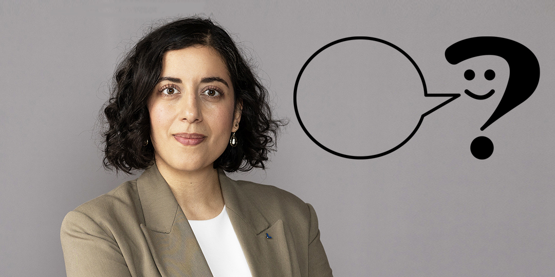 Simona Mohamsson, pratbubbla och frågetecken.