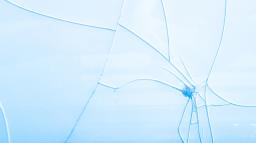 Krossat glas i närbild.