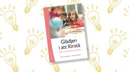 Bokomslag Glädjen i att förstå mot bakgrund av ett mönster av glödlampor.