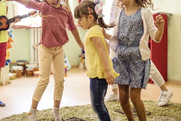Barn som dansar