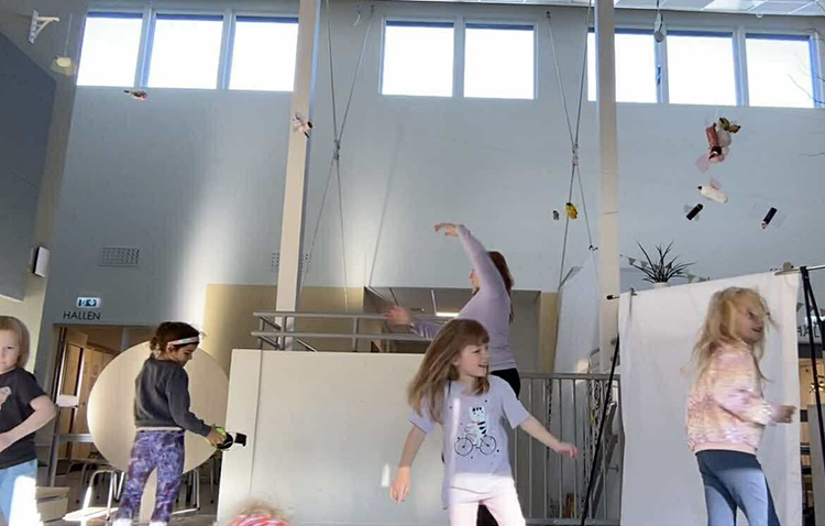 Barn som dansar.
